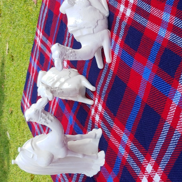 Decorative 3-Piece Holiday Ceramic Camels Set in all Cream Tone - Picture 5 of 13